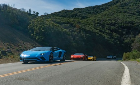2018 Lamborghini Aventador S Roadster Front Three-Quarter Wallpapers 450x275 (17)