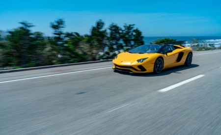 2018 Lamborghini Aventador S Roadster Front Three-Quarter Wallpapers 450x275 (13)