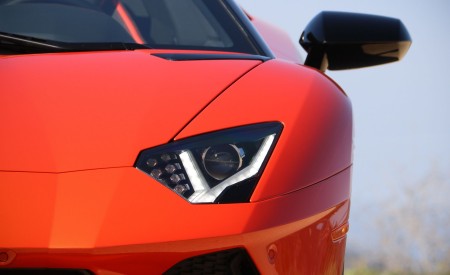 2018 Lamborghini Aventador S Roadster Headlight Wallpapers 450x275 (39)