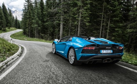 2018 Lamborghini Aventador S Roadster Rear Three-Quarter Wallpapers 450x275 (57)