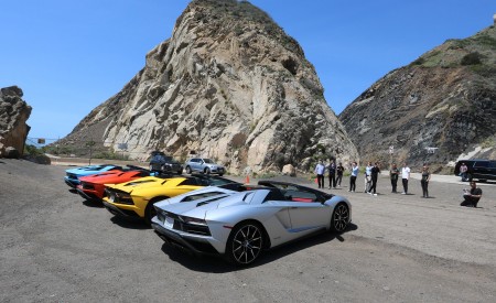 2018 Lamborghini Aventador S Roadster Rear Three-Quarter Wallpapers 450x275 (27)