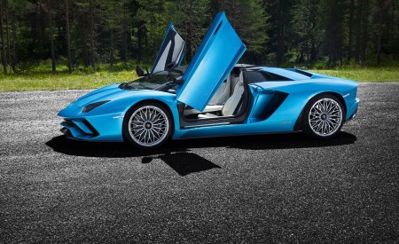 2018 Lamborghini Aventador S Roadster Side Wallpapers 450x275 (52)