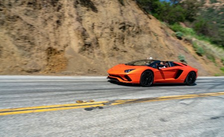 2018 Lamborghini Aventador S Roadster Side Wallpapers 450x275 (7)