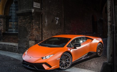 2018 Lamborghini Huracán Performante Front Three-Quarter Wallpapers 450x275 (22)