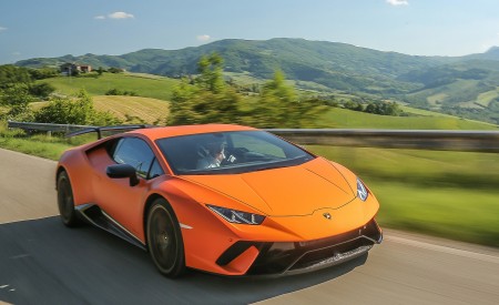 2018 Lamborghini Huracán Performante Front Three-Quarter Wallpapers 450x275 (4)