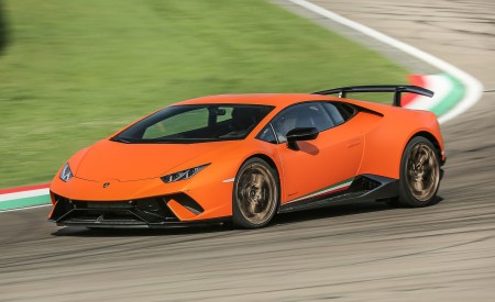 2018 Lamborghini Huracán Performante Front Three-Quarter Wallpapers 450x275 (6)