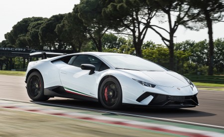 2018 Lamborghini Huracán Performante Front Three-Quarter Wallpapers 450x275 (50)