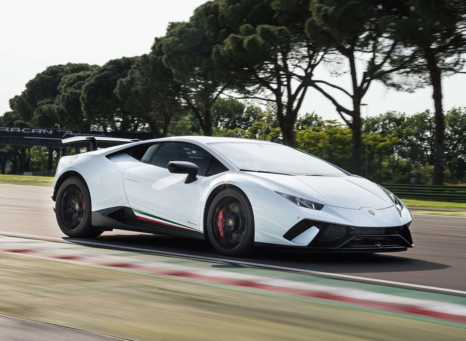 2018 Lamborghini Huracán Performante Front Three-Quarter Wallpapers #50 of 109