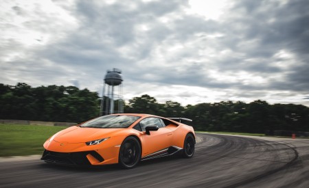 2018 Lamborghini Huracán Performante Front Three-Quarter Wallpapers 450x275 (21)