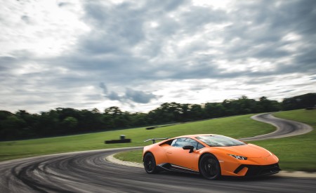 2018 Lamborghini Huracán Performante Front Three-Quarter Wallpapers 450x275 (20)