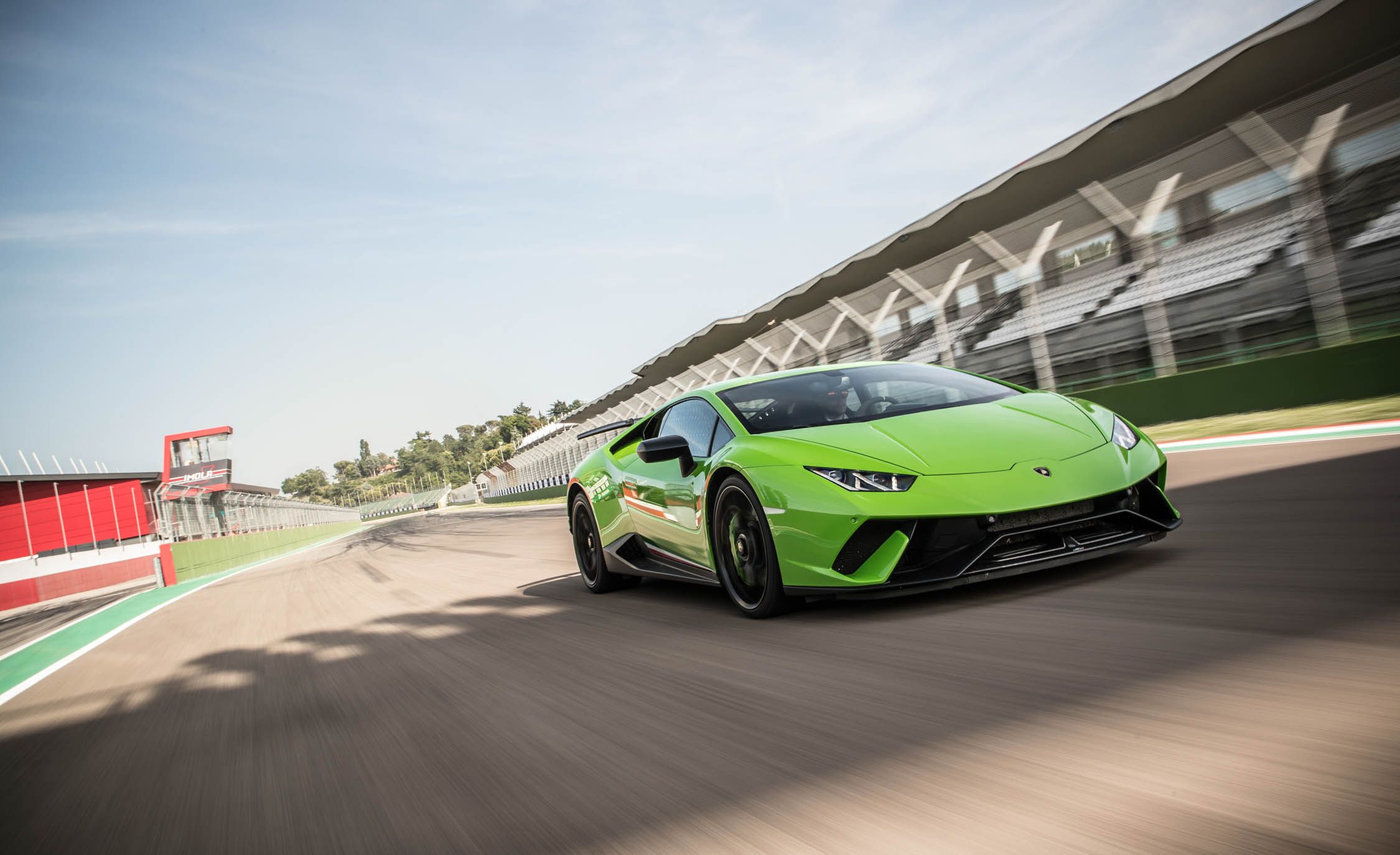2018 Lamborghini Huracán Performante Front Wallpapers #59 of 109