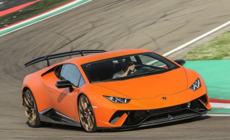 2018 Lamborghini Huracán Performante Front Wallpapers 450x275 (1)