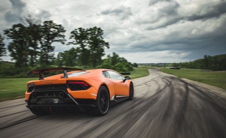 2018 Lamborghini Huracán Performante Rear Three-Quarter Wallpapers 450x275 (26)