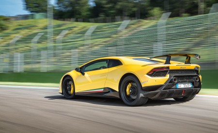 2018 Lamborghini Huracán Performante Rear Three-Quarter Wallpapers 450x275 (88)