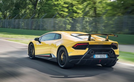 2018 Lamborghini Huracán Performante Rear Three-Quarter Wallpapers 450x275 (87)