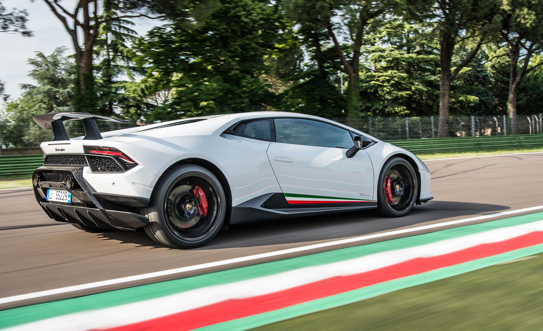 2018 Lamborghini Huracán Performante Rear Three-Quarter Wallpapers #52 of 109