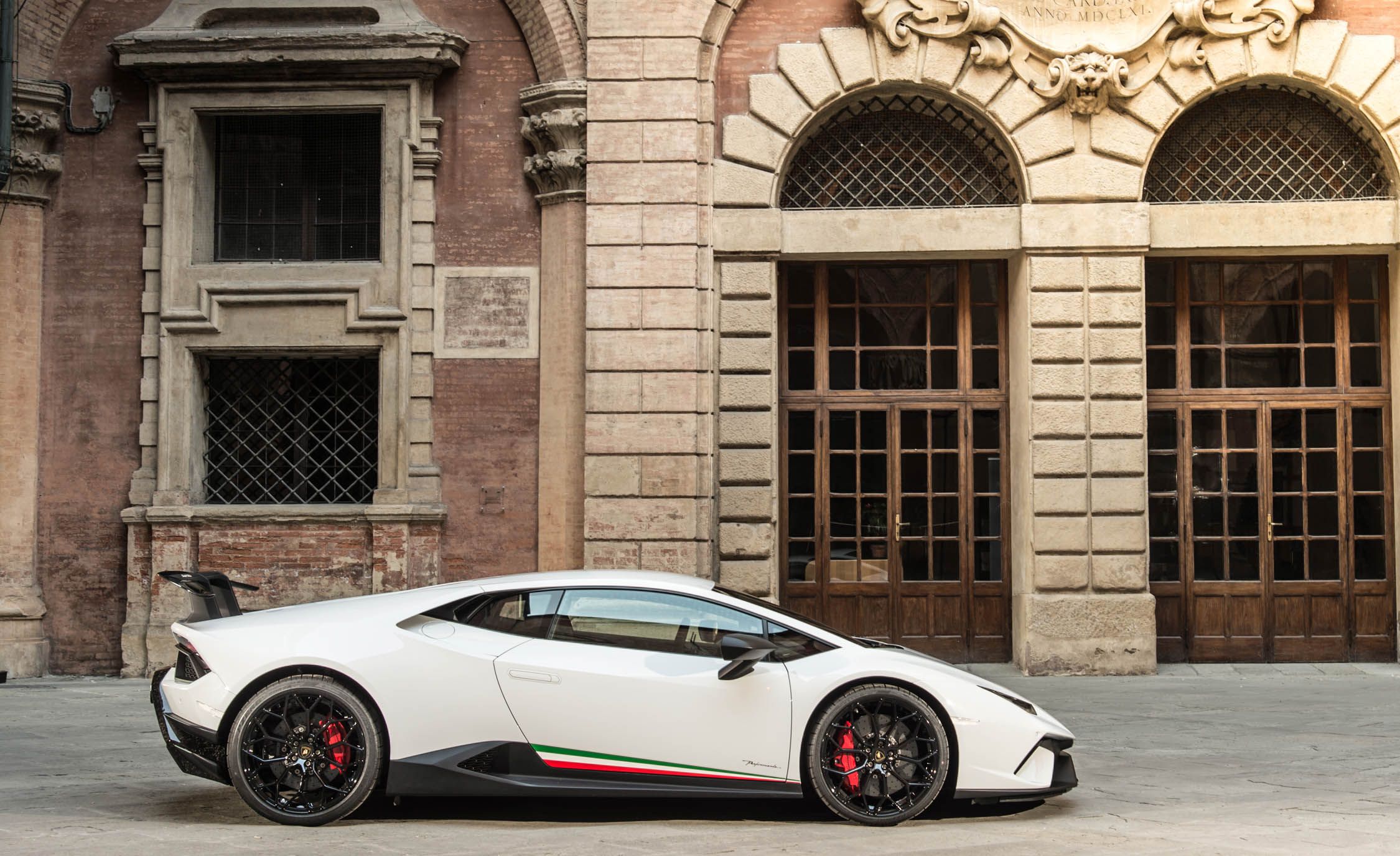 2018 Lamborghini Huracán Performante Side Wallpapers #51 of 109