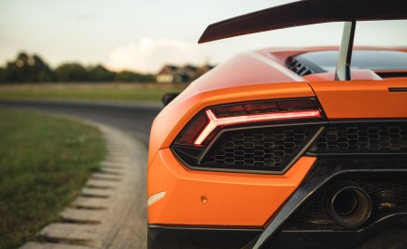 2018 Lamborghini Huracán Performante Tailpipe Wallpapers 450x275 (30)