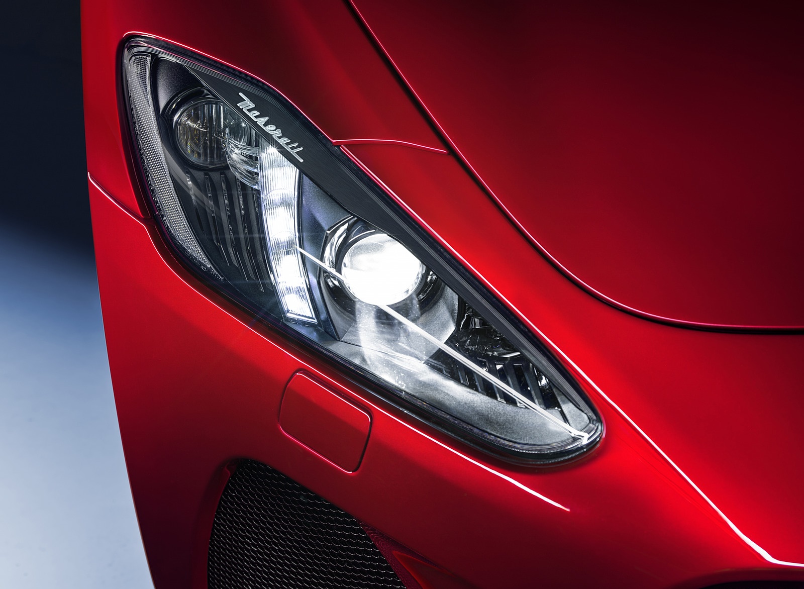 2018 Maserati GranTurismo MC Sport Line Headlight Wallpapers #10 of 20