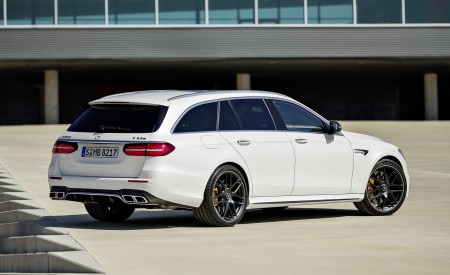 2018 Mercedes-AMG E63 S Wagon 4MATIC+ (Color: Diamond White) Rear Three-Quarter Wallpapers 450x275 (34)