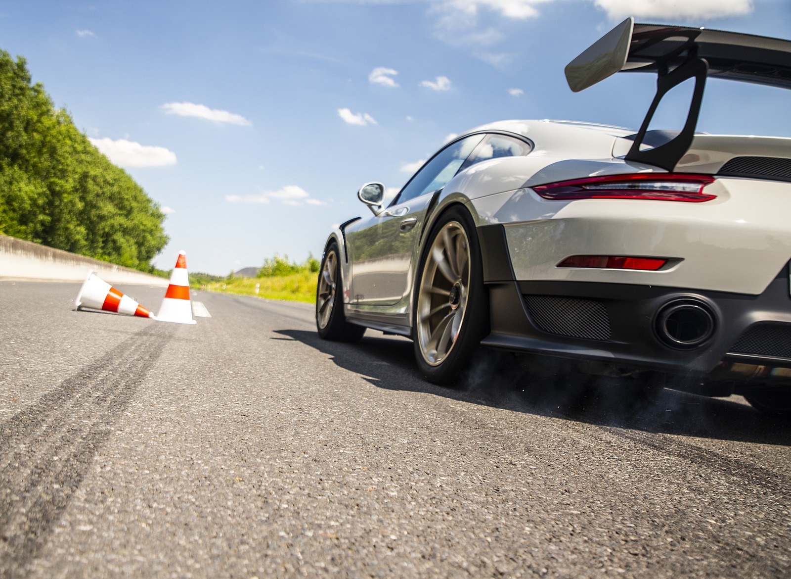 2018 Porsche 911 GT2 RS Detail Wallpapers (14)