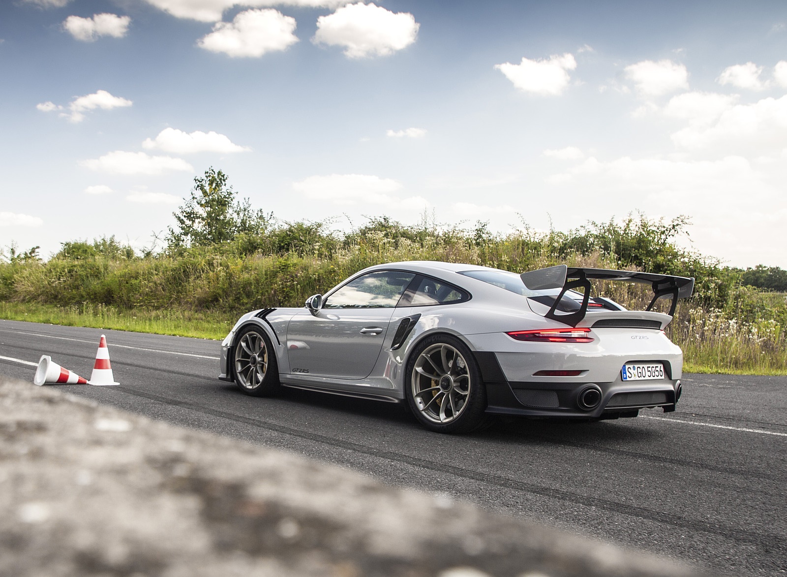 2018 Porsche 911 GT2 RS Rear Three-Quarter Wallpapers (15)