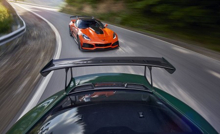 2018 Porsche 911 GT2 RS and 2019 Chevrolet Corvette ZR1 Wallpapers 450x275 (3)