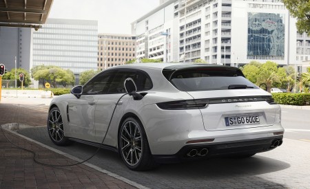 2018 Porsche Panamera 4 E-Hybrid Sport Turismo Charging Wallpapers 450x275 (12)