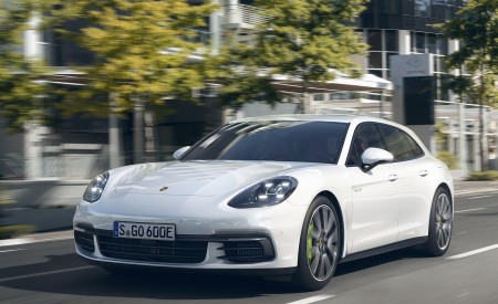 2018 Porsche Panamera 4 E-Hybrid Sport Turismo Front Three-Quarter Wallpapers 450x275 (9)