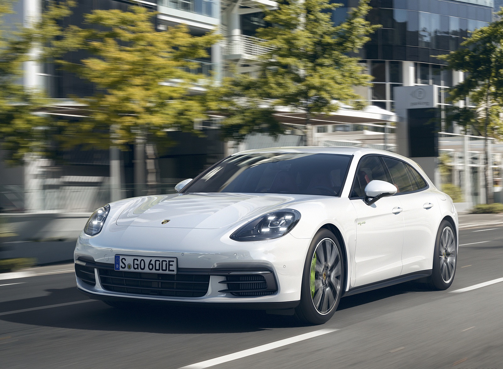 2018 Porsche Panamera 4 E-Hybrid Sport Turismo Front Three-Quarter Wallpapers (9)
