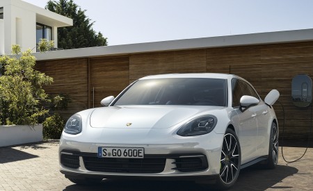 2018 Porsche Panamera 4 E-Hybrid Sport Turismo Front Wallpapers 450x275 (8)