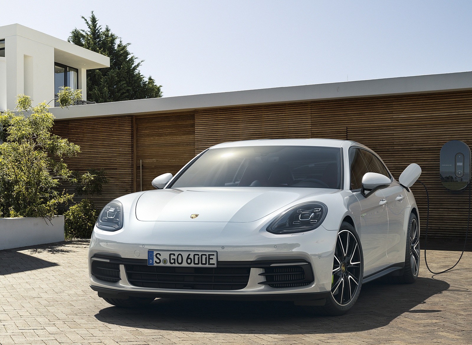 2018 Porsche Panamera 4 E-Hybrid Sport Turismo Front Wallpapers (8)