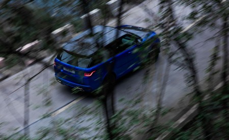 2018 Range Rover Sport SVR Rear Three-Quarter Wallpapers 450x275 (8)
