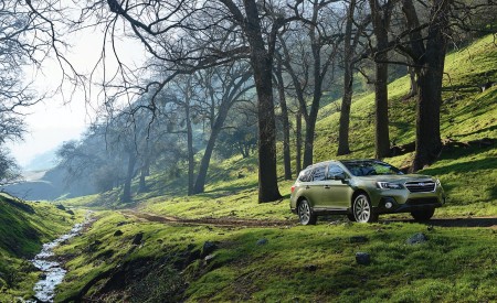 2018 Subaru Outback Front Three-Quarter Wallpapers 450x275 (3)