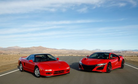 2019 Acura NSX (Color: Curva Red) and 1990 Acura NSX Front Three-Quarter Wallpapers 450x275 (7)