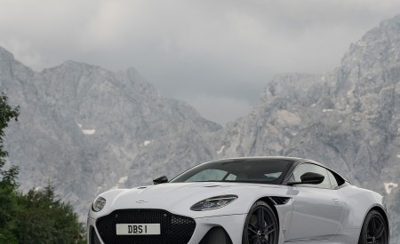 2019 Aston Martin DBS Superleggera White Stone Front Three-Quarter Wallpapers 450x275 (99)