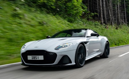 2019 Aston Martin DBS Superleggera White Stone Front Three-Quarter Wallpapers 450x275 (97)