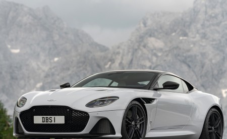 2019 Aston Martin DBS Superleggera White Stone Front Three-Quarter Wallpapers 450x275 (94)