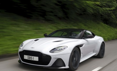 2019 Aston Martin DBS Superleggera White Stone Front Three-Quarter Wallpapers 450x275 (96)