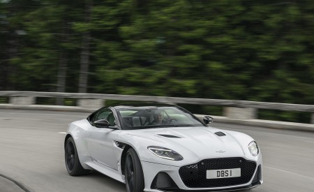 2019 Aston Martin DBS Superleggera White Stone Front Three-Quarter Wallpapers 450x275 (95)