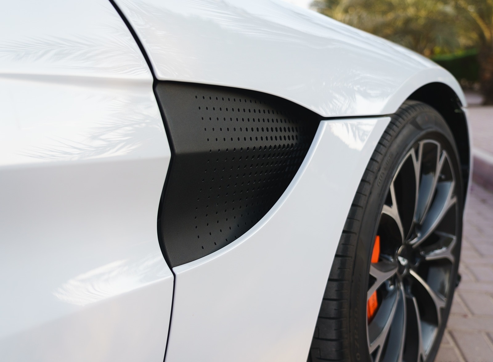 2019 Aston Martin Vantage (Color: White Stone) Detail Wallpapers #31 of 120