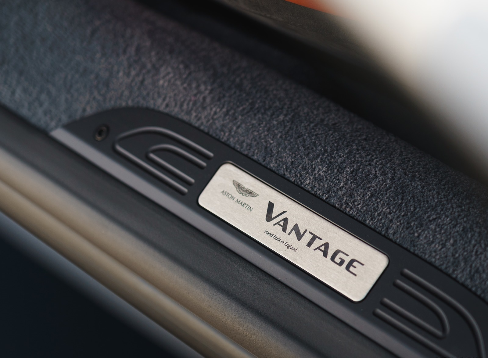 2019 Aston Martin Vantage (Color: White Stone) Door Sill Wallpapers #39 of 120