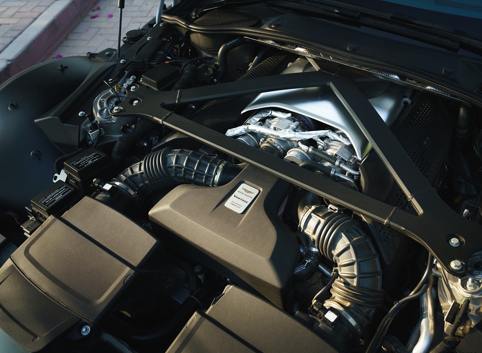 2019 Aston Martin Vantage (Color: White Stone) Engine Wallpapers #37 of 120