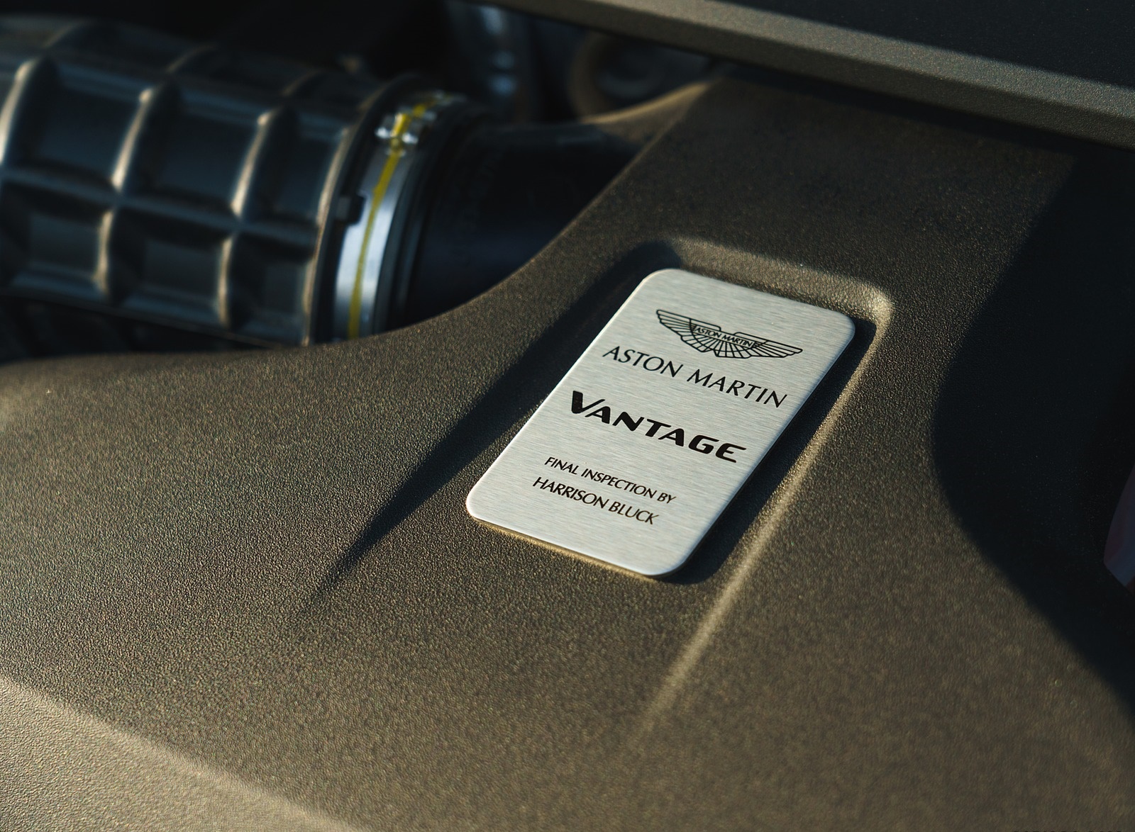 2019 Aston Martin Vantage (Color: White Stone) Engine Wallpapers #38 of 120