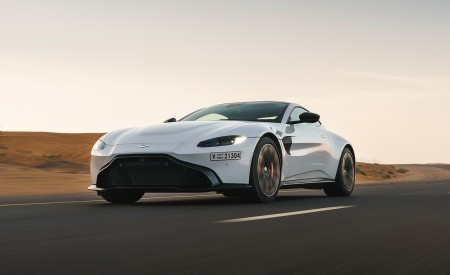 2019 Aston Martin Vantage (Color: White Stone) Front Three-Quarter Wallpapers 450x275 (12)