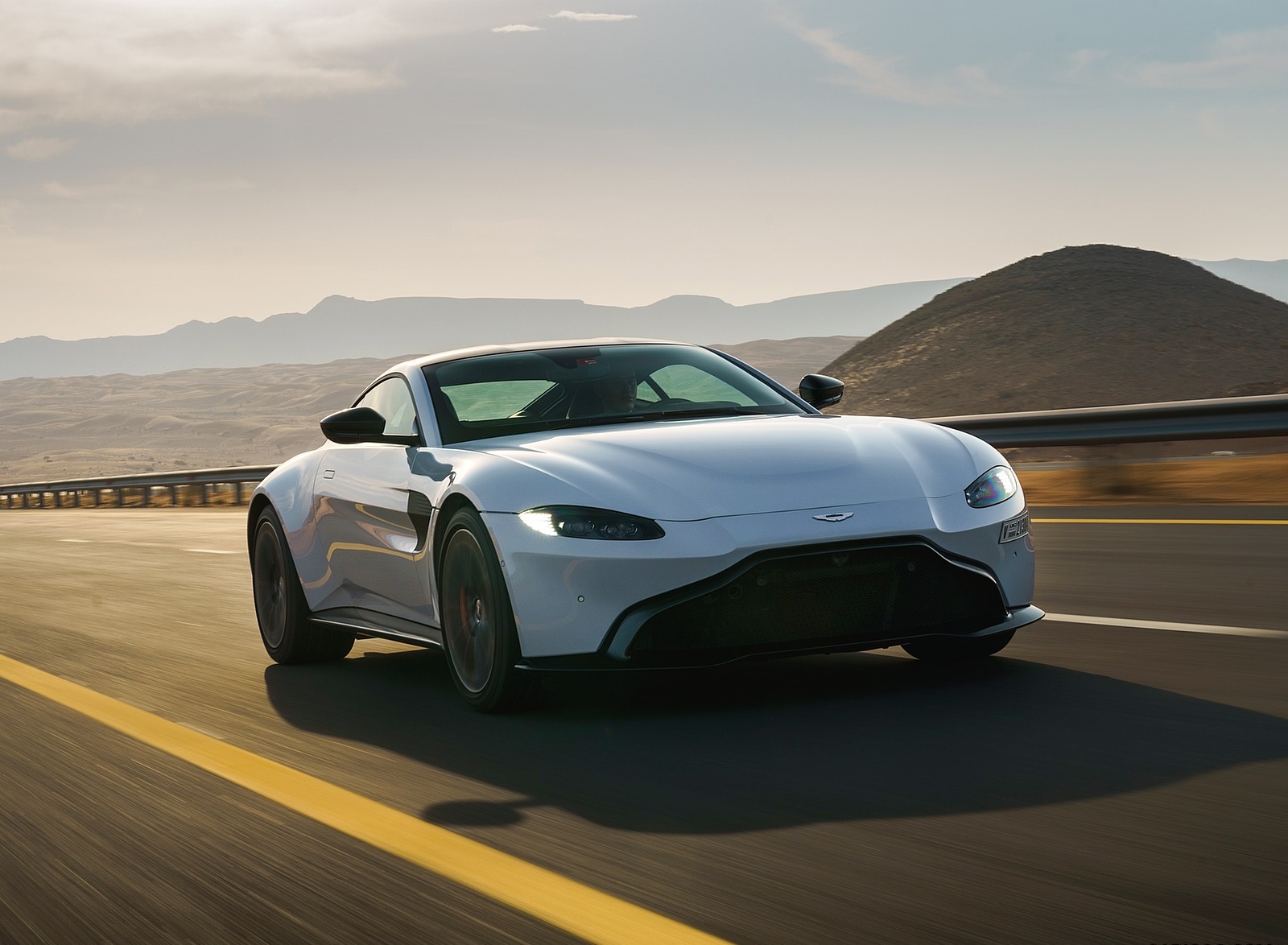 2019 Aston Martin Vantage (Color: White Stone) Front Three-Quarter Wallpapers (6)