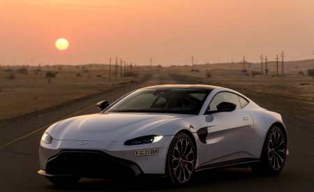 2019 Aston Martin Vantage (Color: White Stone) Front Three-Quarter Wallpapers 450x275 (29)