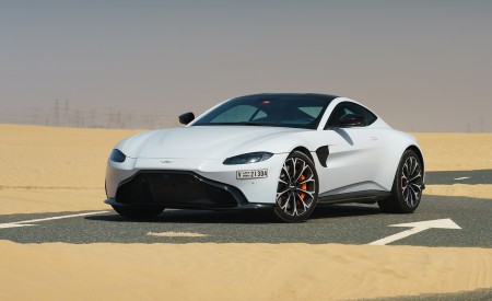 2019 Aston Martin Vantage (Color: White Stone) Front Three-Quarter Wallpapers 450x275 (23)