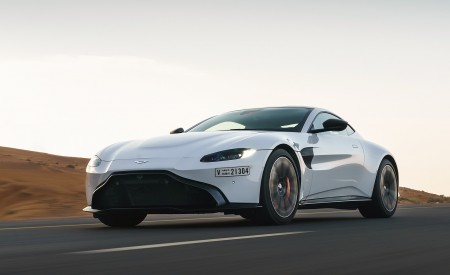2019 Aston Martin Vantage (Color: White Stone) Front Three-Quarter Wallpapers 450x275 (14)