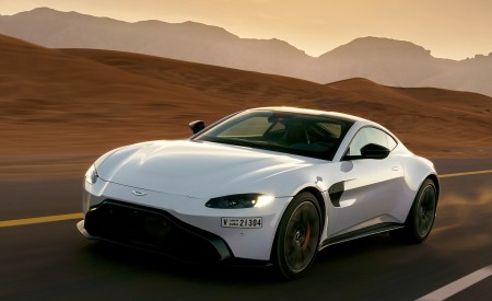 2019 Aston Martin Vantage (Color: White Stone) Front Three-Quarter Wallpapers 450x275 (8)